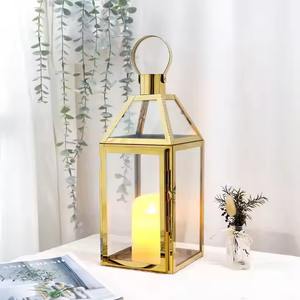 Linterna de cobre cepillado artesanal H.M.A con vidrio rectangular y mango para decoración de boda elegante - Product Image 3