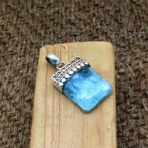 Venta al por mayor bohemio rectángulo amazonita piedra preciosa colgante de calidad superior hecho a mano collar tapa diseño bisel ajuste colgantes finos - Product Image 3