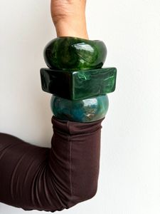 Modern Style Waterproof Resin Bangles for Women with Smooth Texture Customizable Fashion Jewelry for Trendy Outfit Matching - Product Image 3