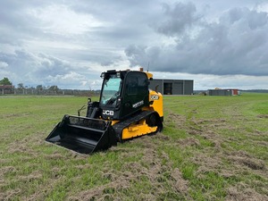 รถตักล้อยางแบบตีนตะขาบ JCBB 150T กำลังสูง 100 แรงม้า ประสิทธิภาพการทำงานสูง รถตักขนาดกะทัดรัด 150T Eco Compact Track Loader เครื่องยนต์ดีเซล พร้อมถังตัก ขาย - Product Image 5
