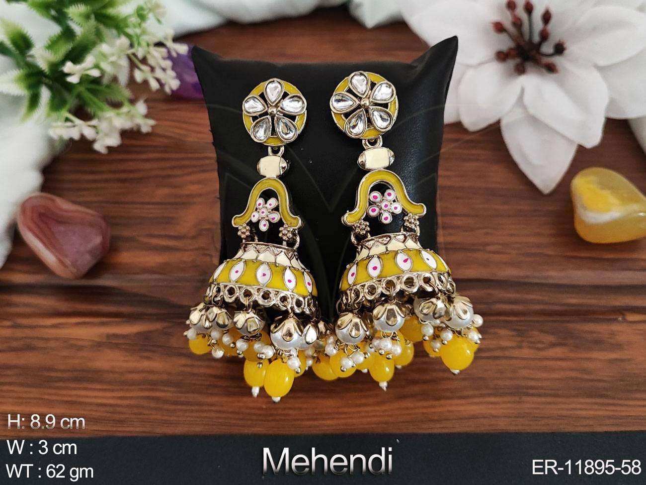 สีเหลือง