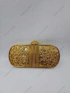 Pochette ovale artisanale en nacre avec ornements floraux en métal doré et accents de perles – Sac de soirée de luxe pour mariage et événements - Product Image 4