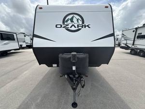 Mobil-home portable en acier de type capsule spatiale F-o-r-e-s-t R-i-v-e-r Ozark 2500TH, modèle 2022, pour la vie en plein air - Product Image 4