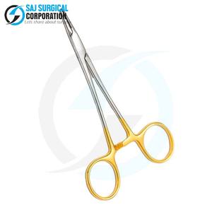 Portaagujas quirúrgico de diseño personalizado, mandíbula TC de acero alemán para sutura de precisión y procedimientos mínimamente invasivos esenciales - Product Image 1