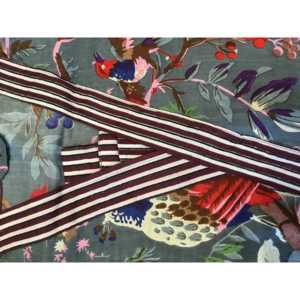 Poncho Kimono Blue Jay, Diseño Elegante y Moderno con Estampado Blue Jay para Actividades al Aire Libre o como Accesorio de Moda - Product Image 1