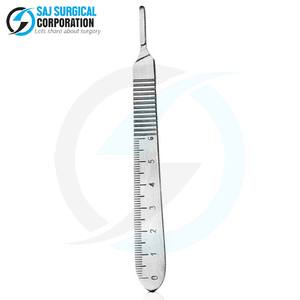 Mango de bisturí ergonómico de uso profesional, agarre de goma, acero alemán para un rendimiento sin fatiga en cirugías largas - Product Image 2