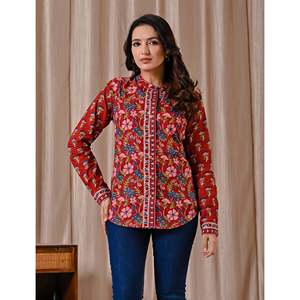 Blusa de Algodón Rojo Oscuro con Estampado y Botones Frontales con Decoración Bordada - Product Image 4