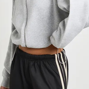 Fournisseur en gros de sweats à capuche pour femmes, couleur unie, fermeture éclair, manches longues, logo personnalisable - Product Image 2