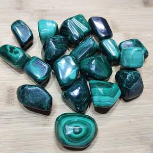 หินมาลาไคต์ขัดเงาธรรมชาติอัญมณีคริสตัลสีเขียวแบบละเอียดสำหรับการตกแต่งเครื่องประดับบำบัดตามหลักฮวงจุ้ยสไตล์ความรัก - Product Image 4