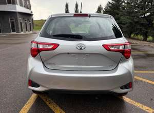 2018 para Toyota Yaris Hatchback Bajo Consumo de Combustible Caja de Cambios Manual/Automática Interior de Cuero Oscuro Eléctrico/Gasolina 4L - Product Image 6