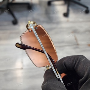 Artesanía de la más alta calidad Gafas de Sol para mujer Diseño de moda audaz Tonos naranjas VVS Tachonado Corte de diamante Anti-Reflectante GRA - Product Image 5