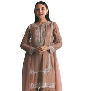 Sequin en soie marron Cutdana Kurta Sharara avec Dupatta Luxury Party Wear Sharara Suit pour les occasions spéciales des femmes - Product Image 3