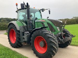 Tracteur agricole d'occasion Fendt à démarrage électrique 4RM 90 CV 2RM avec moteur, boîte de vitesses et pompe – Haute productivité, meilleur prix - Product Image 4