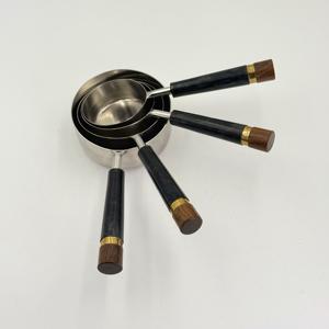 Juego de 4 Tazas Medidoras Multifuncionales de Acero Inoxidable 202 para Aceite, Leche y Herramientas de Medición de Cocina - Product Image 3