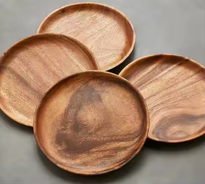 Assiettes et plateau de service ronds en bois d'acacia massif sûrs et écologiques pour les fêtes Nature Design par Crescent Crafts - Product Image 4