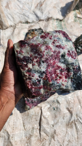 Pierre eudialyte brute en vrac avec mélange naturel Pierre eudialyte personnalisée de forme brute à vendre par les exportateurs - Product Image 3