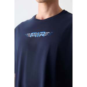 เสื้อยืดพิมพ์ลายทรงโอเวอร์ไซส์เนื้อผ้าฝ้าย 100% สีกรมท่าสำหรับผู้ชาย รุ่น Air Jones - รุ่น 88356 - Product Image 3