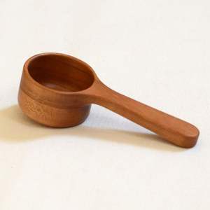 Cuchara de café de madera con mango suave que mejora el agarre, garantizando precisión al servir, ideal para los mañanas ocupadas. - Product Image 5