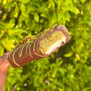 ไอศกรีมช็อกโกแลตแท่งดีลักซ์ดูไบที่อุดมไปด้วยรสโกโก้ไอศกรีมครีมเหมาะสำหรับการค้าปลีกและผู้ซื้อทั่วโลก - Product Image 1