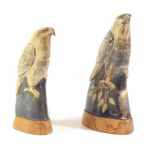 Exquisita escultura de cuerno de búfalo hecha a mano con tallas intrincadas para el hogar, la Oficina y la decoración interior de lujo - Product Image 1