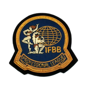 Badges personnalisés de luxe brodés à la main en fil d'or et d'argent pour uniformes et blazers, fabricant OEM à bas prix - Product Image 5