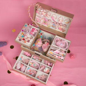 Caja Organizadora Rosa de Lujo para Accesorios de Cabello y Joyería para Niñas, Bonito y Elegante Set de Regalo con Pinzas y Bandas para el Cabello - Product Image 3