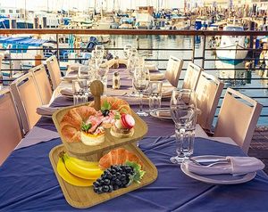 Bandeja de servicio decorativa de bambú cuadrada hecha a mano de calidad superior con 2 niveles de uso en fiesta de boda y decoración de vacaciones Tet - Product Image 6