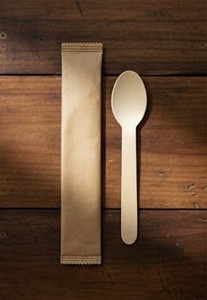 Cuchara Desechable Biodegradable de Madera de Magnolia Conifera Ligera y Ecológica de 6.3 Pulgadas, Precio de Fábrica KEGO Vietnam, Envuelta en Papel Kraft - Product Image 2