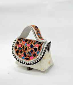 Magnifique pochette en forme d'enveloppe avec broderie de perles de qualité supérieure, sangle chaîne décorative pour femmes - Product Image 6