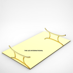 Elégant Plateau de Service de Mariage Plaqué Or Brillant Luxueux Plat Rectangulaire avec Poignées Latérales en Acier Inoxydable et Métal - Product Image 1