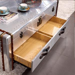 Mesa de cristal negra redonda de diseñador con base de metal dorado de nido de abeja decoración minimalista moderna de lujo perfecta para salón o sala de estar - Product Image 3