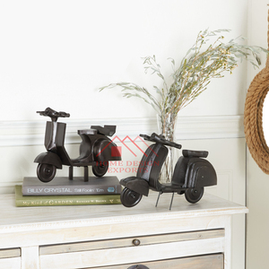 Escultura de patinete de Metal negro de último diseño para decoraciones de sala de estar, diseño moderno, patinete de hierro negro y dorado antiguo - Product Image 1