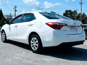 Toyota Corolla Hybride Limited AWD 2014 d'occasion en excellent état, 4 portes, intérieur foncé, conduite à droite/gauche, livraison rapide et vente disponible - Product Image 4