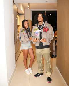 Sudaderas con capucha al por mayor para mujer Sudaderas con capucha de color liso hechas a medida Sudaderas con capucha de mujer de alta calidad Precio razonable Logotipo y diseño personalizados - Product Image 4