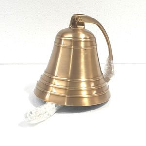 Campana de Barco de Latón de Estilo Vintage para Decoración de Inspiración Antigua que Crea un Ambiente Marítimo del Viejo Mundo y Elegancia - Product Image 5