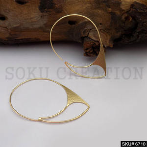 Pendientes de aro grandes de diseñador de alambre único chapado en oro SKU6710 - Product Image 2