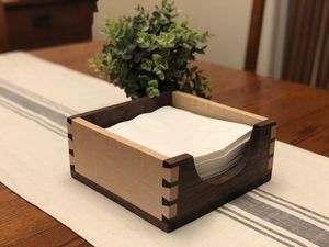 Moderno y Lujoso Porta Servilletas de Madera con Color y Logotipo Personalizables, Decoración Hecha a Mano de Alta Calidad para Cocinas, Cafeterías y Mesas de Comedor - Product Image 3