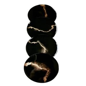 Sous-verres en résine d'inspiration océanique avec des tapis époxy faits à la main étincelants dorés idéaux pour la table de café et les cadeaux de bar à la maison côtière - Product Image 4