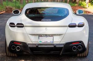 USADO 2023 Ferr-arIi R o m a Twin-Turbo V8, BianNco Avus Over Rosso Fer-rariI - Product Image 5