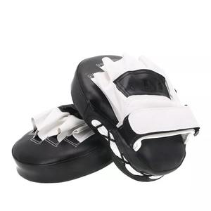 Almohadillas de mano de entrenamiento de polipiel para boxeo, punzonado de enfoque curvo, negro, blanco, almohadillas de enfoque hechas por profesionales, precio razonable - Product Image 4