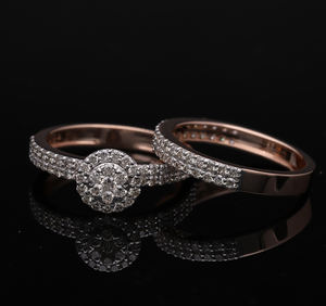 Anillo de Compromiso Clásico Chapado en Oro Amarillo de 14K con Rodio, Conjunto de Anillos de Boda con Halo de Diamantes en Racimo y Banda de Diamantes de Triple Hilera para Regalo de Boda - Product Image 3