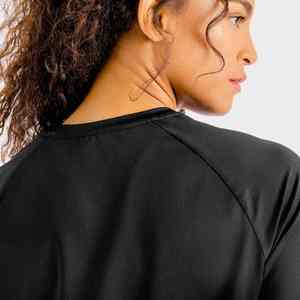 ชุดออกกำลังกายผู้หญิงแบบกำหนดเอง เสื้อยืดน้ำหนักเบาและกางเกงขาสั้น ระบายอากาศได้ดี เหมาะสำหรับออกกำลังกาย โยคะ และวิ่ง - Product Image 4