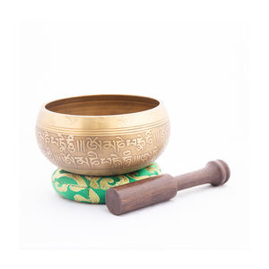 Cuenco tibetano martillado a mano con mazo de madera y almohada de seda Comprar a buen precio Cuenco para cantar - Product Image 1