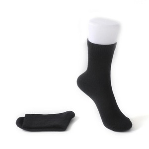 Calcetines cortos invisibles para hombre, calcetines de verano antideslizantes de silicona, zapatillas para correr, calcetines deportivos de algodón en blanco y negro - Product Image 2