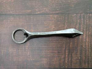 Ouvre-bouteille mural durable en fonte avec finition rustique décorative, parfait pour les cuisines de ferme et les bars extérieurs - Product Image 4