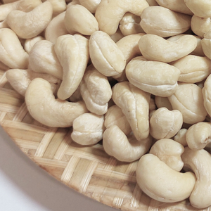 High Quality Santigo Viet Nam Cashew <b>Nuts</b> W450 Cashew <b>Nuts</b> From Vietnam W320 Customized Packaging - Product Image 1