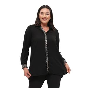 Camicia da sera in tessuto crêpe ricamato a mano Jessica "fatto a mano" per grandi dimensioni - Product Image 1