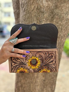 Nouveau Style occidental couleur usiné en relief tournesol imprimé pochette en cuir femmes concepteur vente chaude en cuir usiné embrayages à la mode - Product Image 4