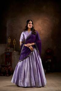 Conjunto de Lehenga Choli y Dupatta de Tela de Seda Jacquard con Diseño Pintado a Mano para Fiestas - Material de Piel Sintética - Product Image 6