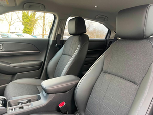 รถเอสยูวีไฟฟ้าขนาดกะทัดรัด ปี 2024 เครื่องยนต์ 4.1-6 ลิตร 131 แรงม้า เกียร์อัตโนมัติ ชุดแต่งภายในขั้นสูง ล้อแม็ก R18 หุ้มผ้า หลังคาซันรูฟแบบพาโนรามา - Product Image 6